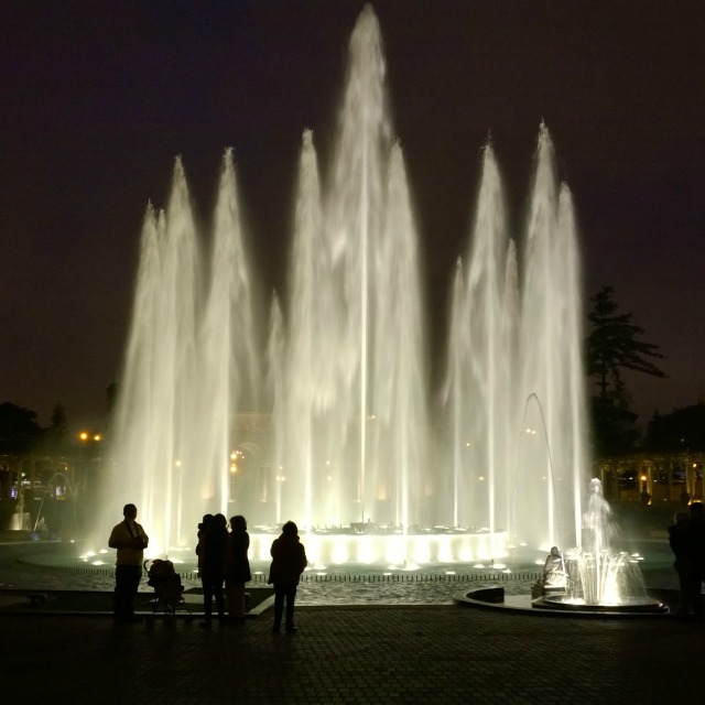 night fountain in lima park