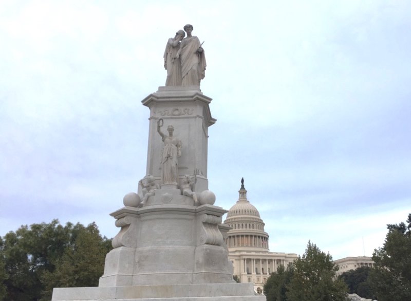 monument behind the US Capitol